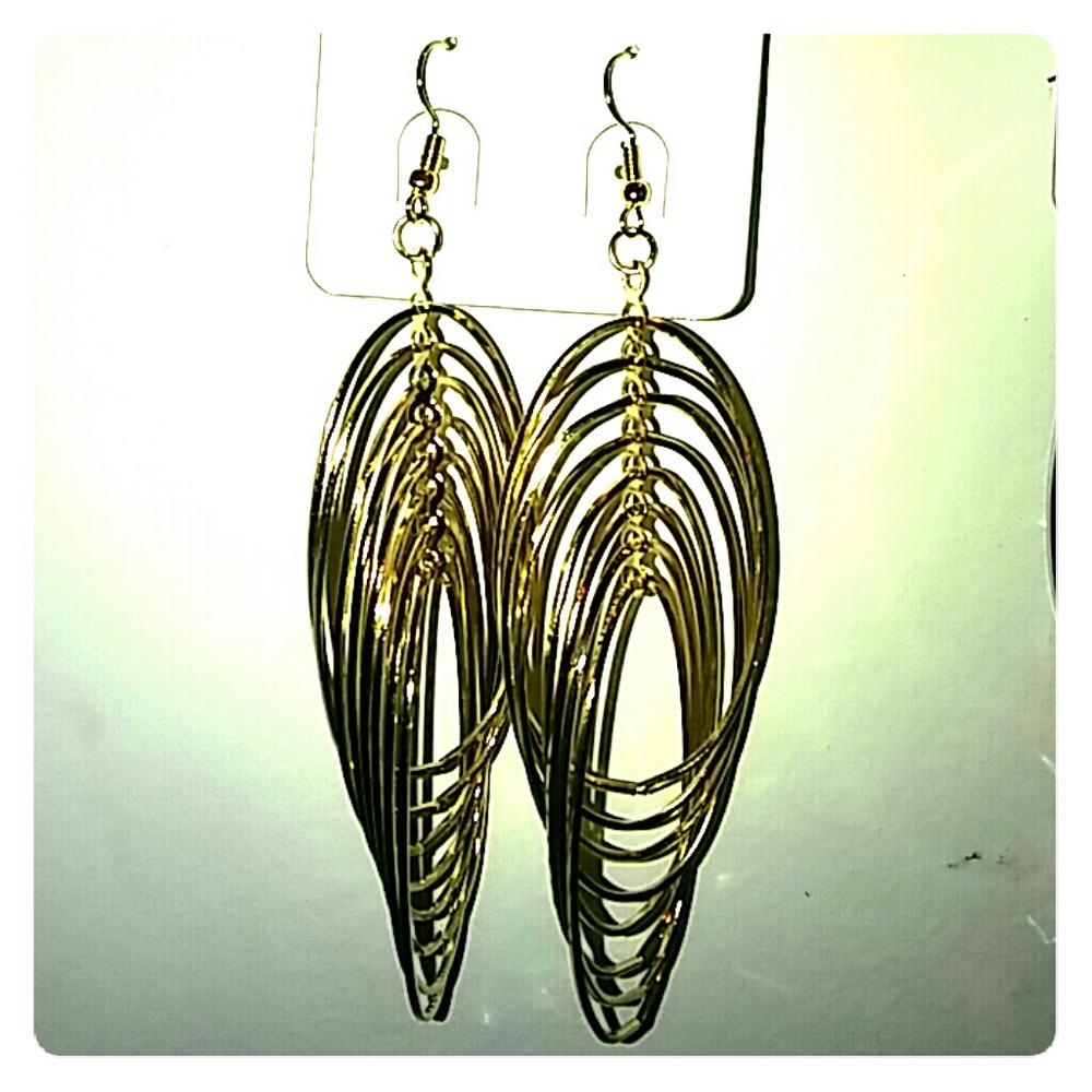 Interlooped hook fashion earrings