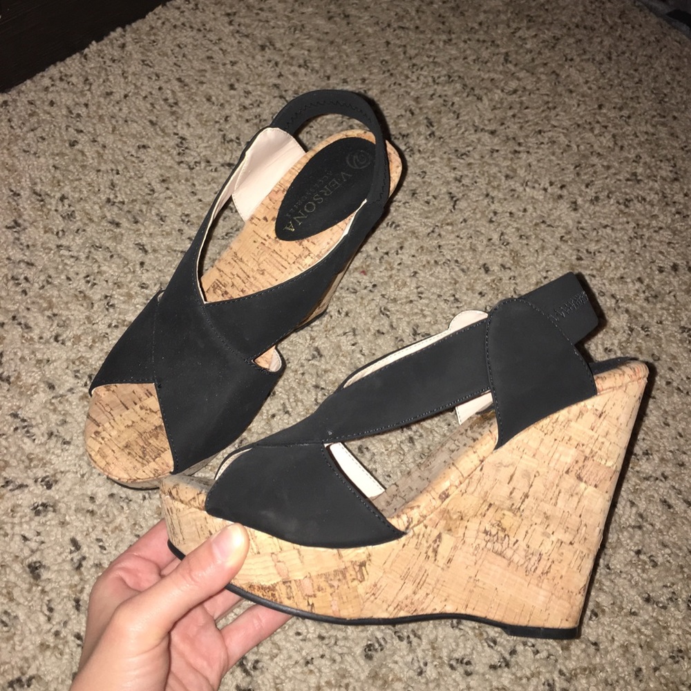 Black wedges