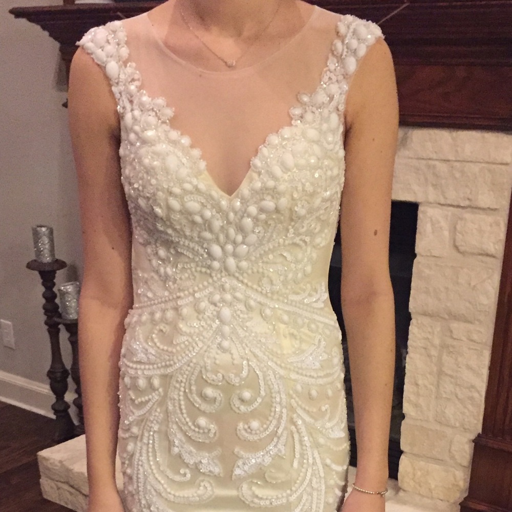 STUNNING IVORY PROM/WEDDING dress