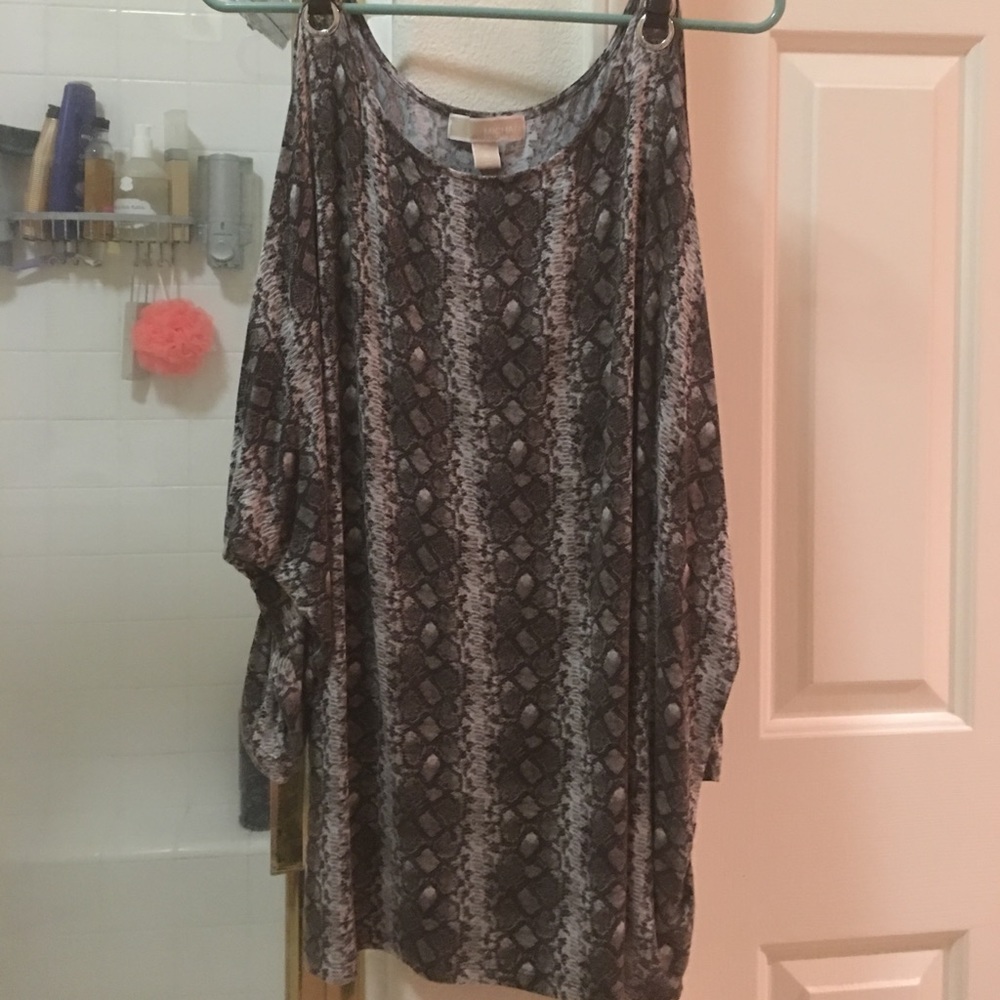 Cold Shoulder 3/4 sleeve top