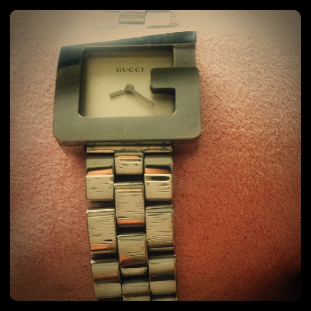 Gucci authentic Timepiece(quartz) stainless steel