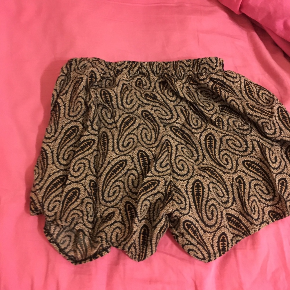 Patterned flowy shorts - Picture 2 of 2