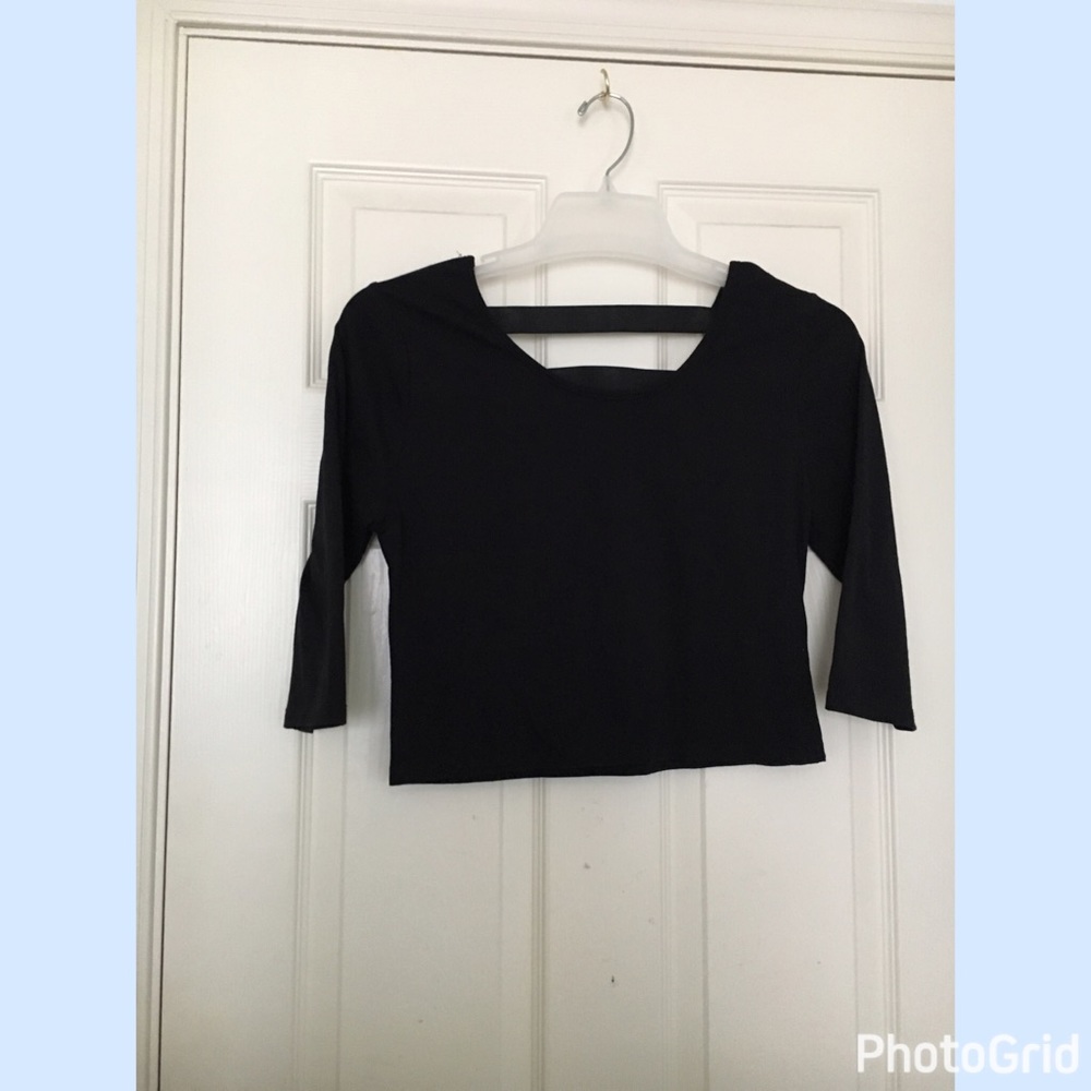 Black quarter sleeve crop top