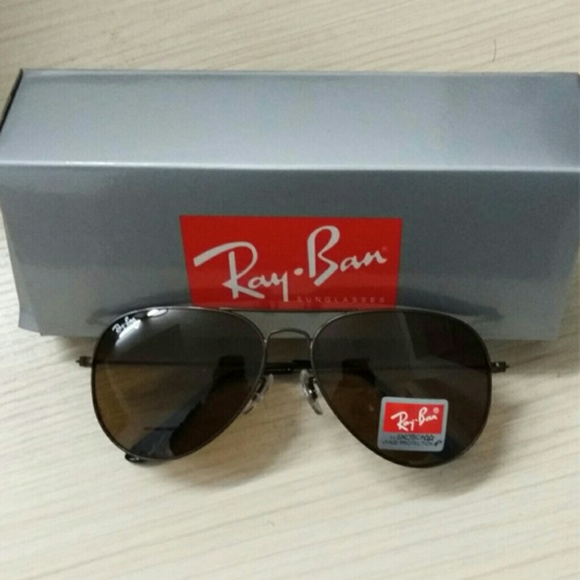 Ray-Ban Aviator RB3025 Large Metal Aviator Sunglas