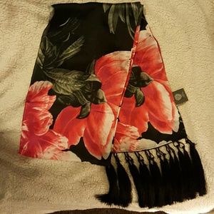 New Beautiful Vince Camuto floral scarf
