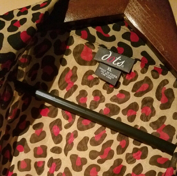 Pink Leopard button down tank - Picture 2 of 4