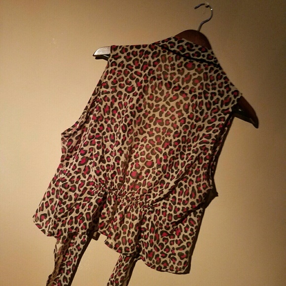 Pink Leopard button down tank - Picture 3 of 4