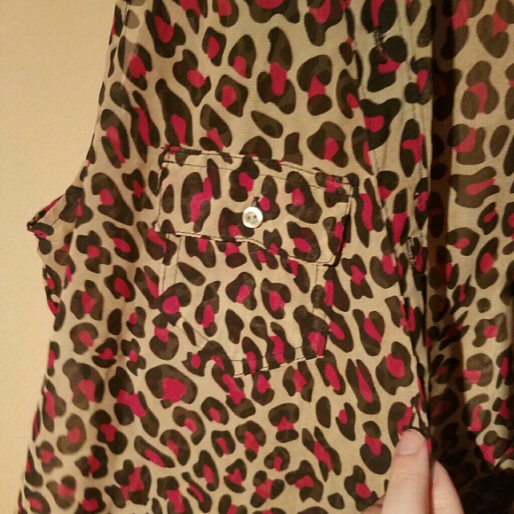 Pink Leopard button down tank - Picture 4 of 4