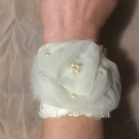 🔑 BUNDLE of Gorgeous Wristlets Upcycled materials - Picture 3 of 8