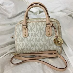 ✨Host Pick✨ Michael Kors signature small satchel