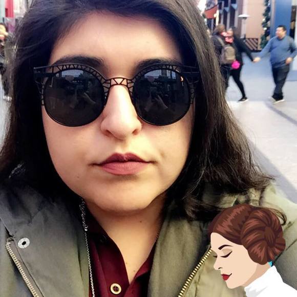 Meet your Posher, Lissette - Picture 2 of 2