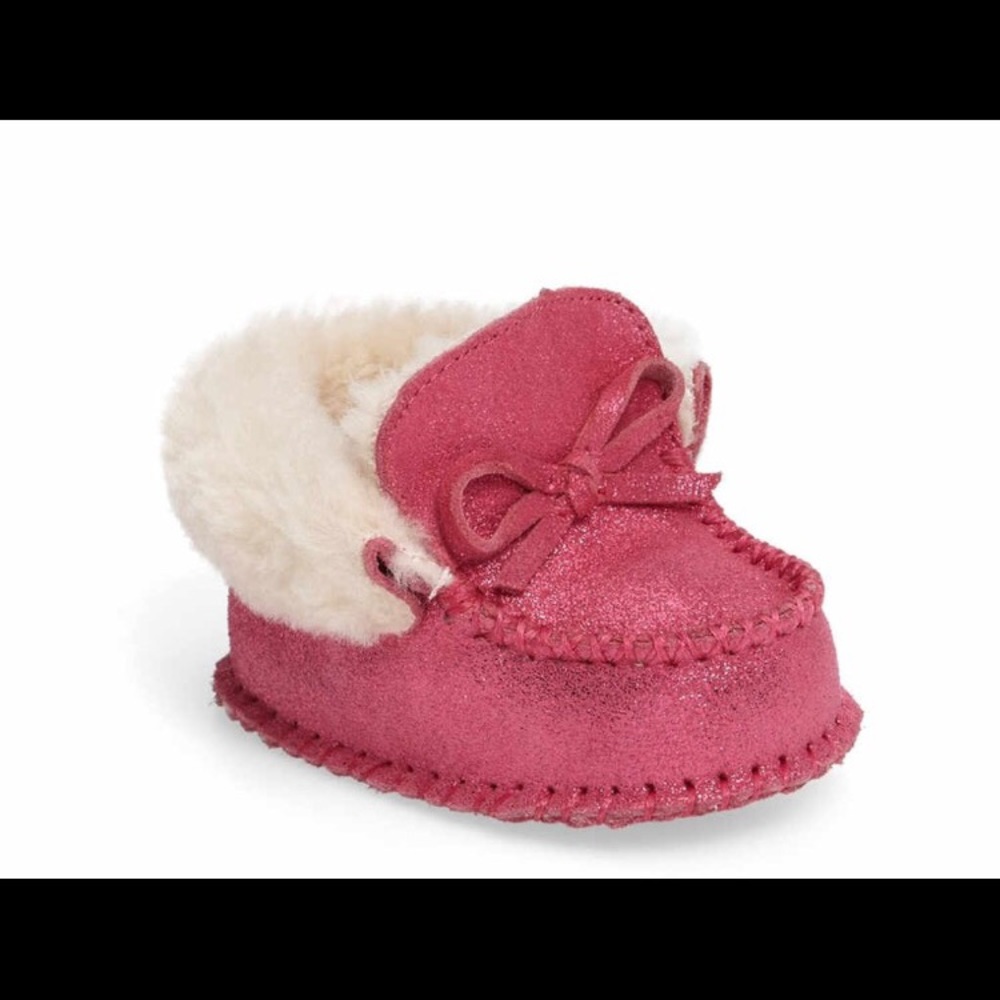 New- in original box Adorable baby cuddly slippers