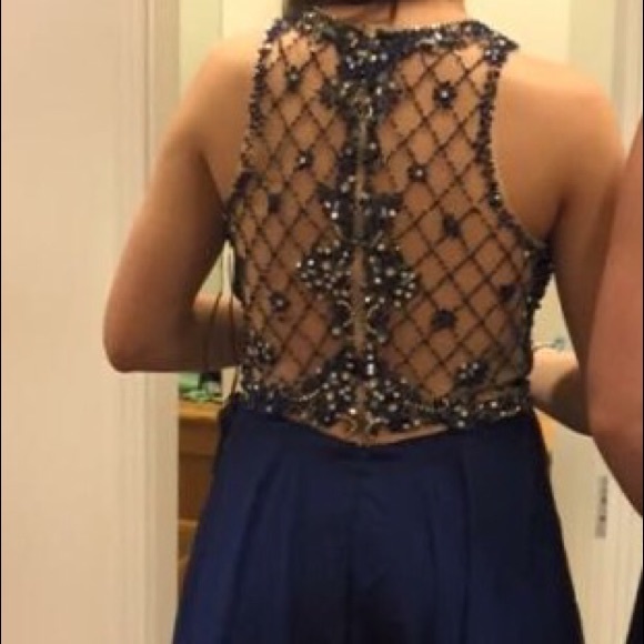 Size 4! Prom dress by Camille La Vie - Picture 5 of 7