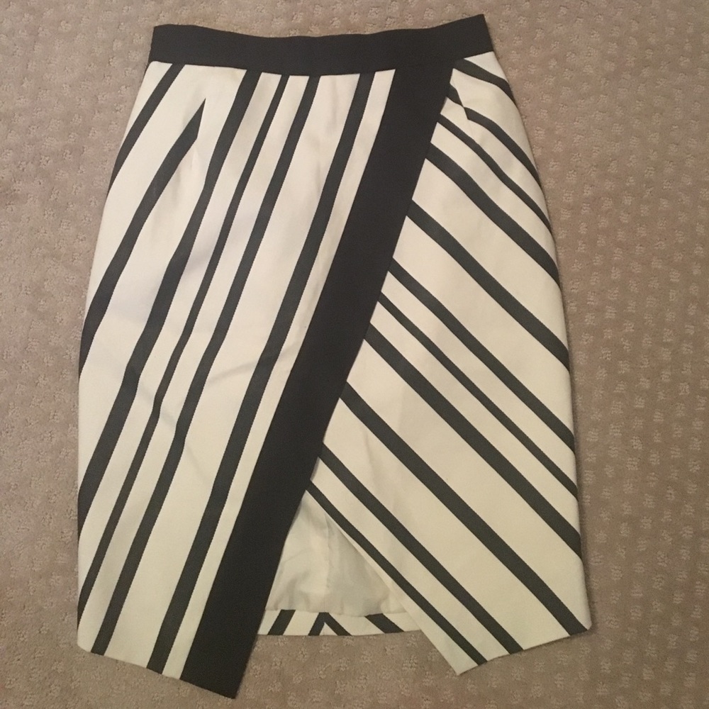 🎉 MAKE OFFER 🎉H&M - size 6