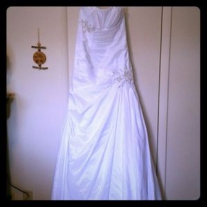 Strapless wedding dress