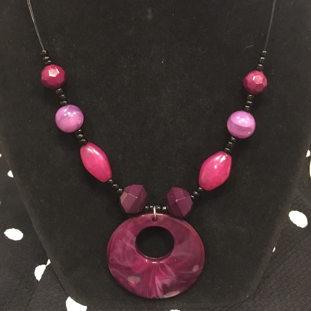 PURPLE PENDANT NECKLACE