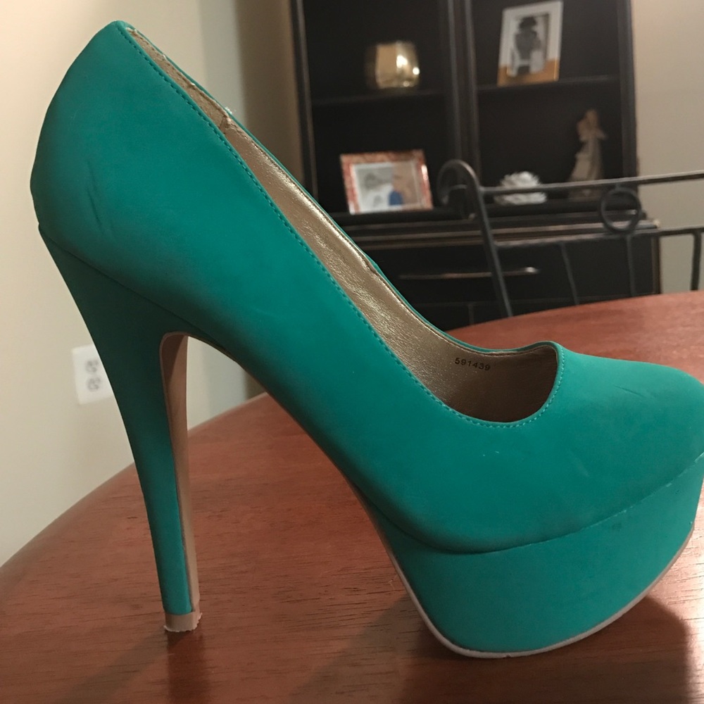 ❌SOLD❌Green Platform Heels