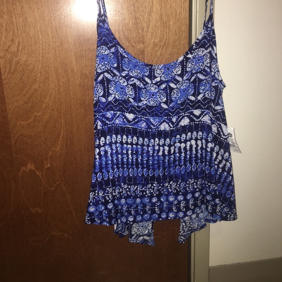 An assortment of crop tops and tank tops - Picture 3 of 8