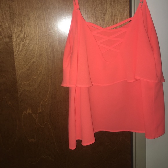 An assortment of crop tops and tank tops - Picture 6 of 8