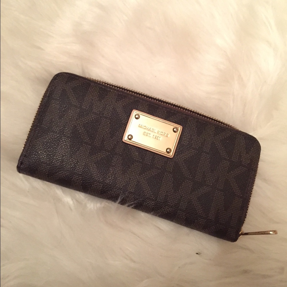 Authentic MK jet set wallet
