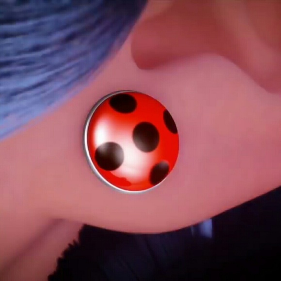 These earrings ?? - Picture 2 of 2