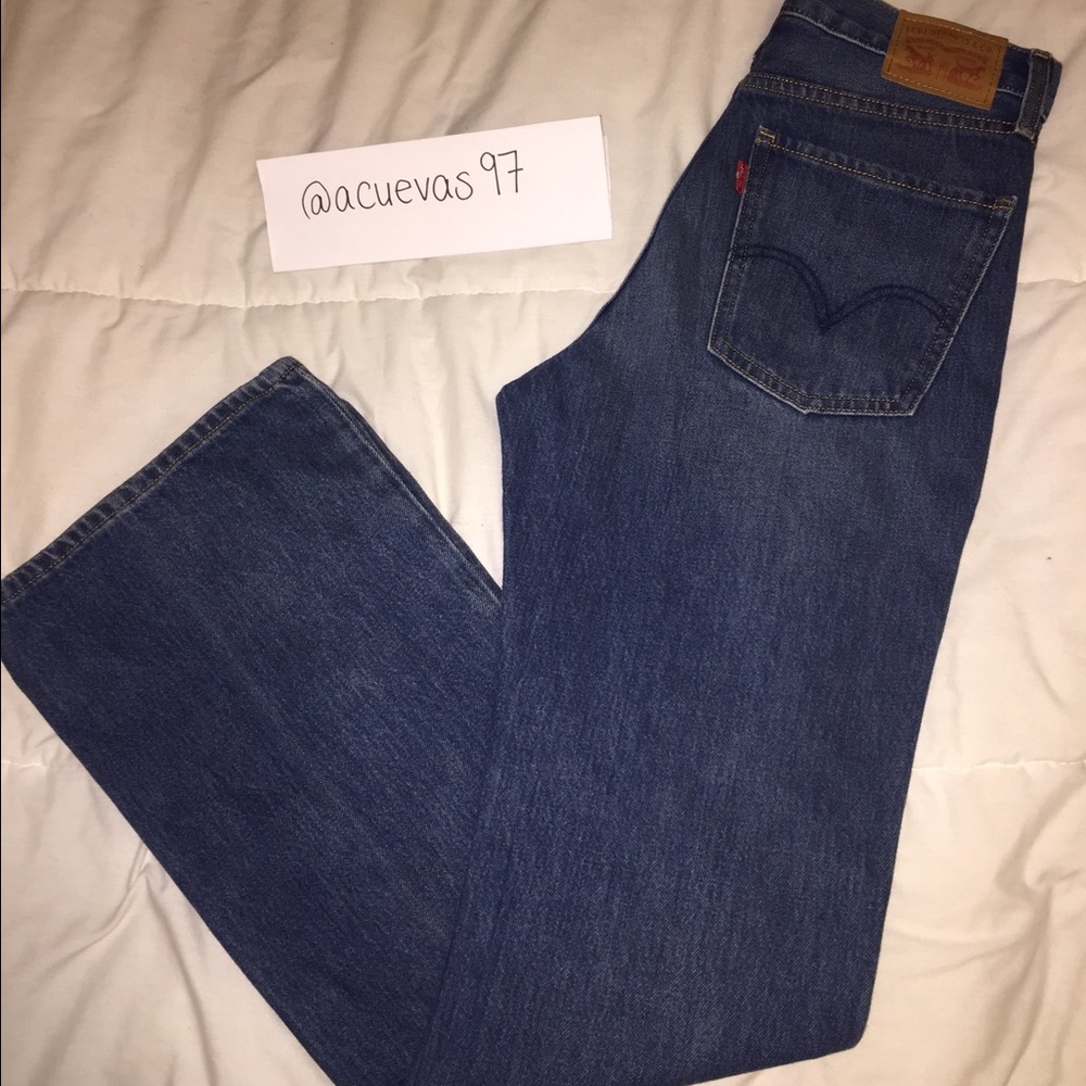 Women's Levi's Flared Jeans sz 27