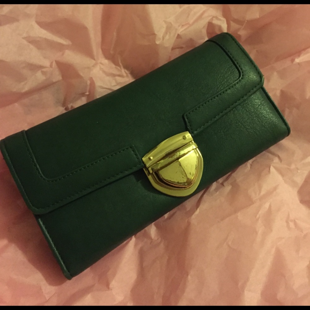 Green and Gold Clutch Wallet💼‼️
