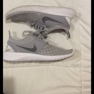 Nike Juvenate Light Gray