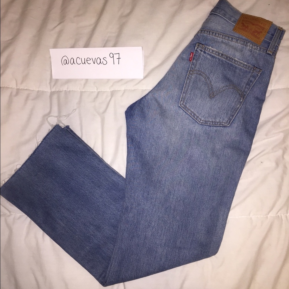 Women's LightWash Levi's Straight Distressed Jeans