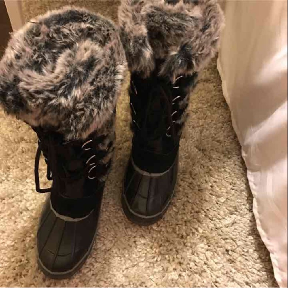 Snow boots