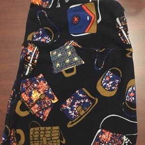 🛍LulaRoe OS leggings- black w/ purses👜