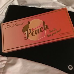 Too Faced Sweet Peach 🍑Eyeshadow Palette