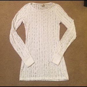 Long sleeve white tee