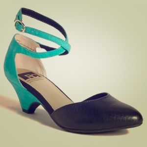 BC Burn Brighter Pump in Black-Emerald