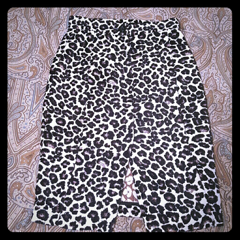 Gorgeous thick, embroidered  Leopard pencil Skirt