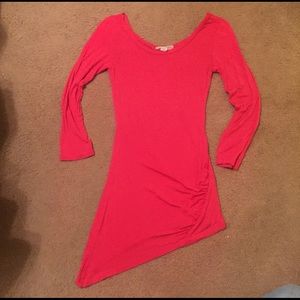 Red fitted asymmetrical quarter sleeve tee