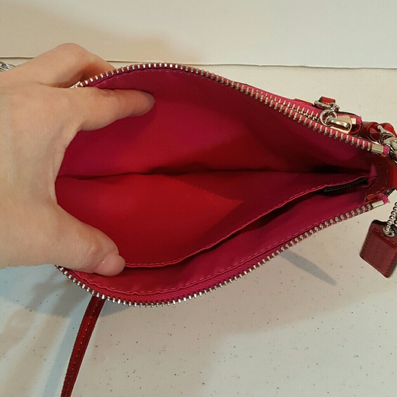 Coach poppy red patent w/pink trim crossbody - Picture 5 of 7