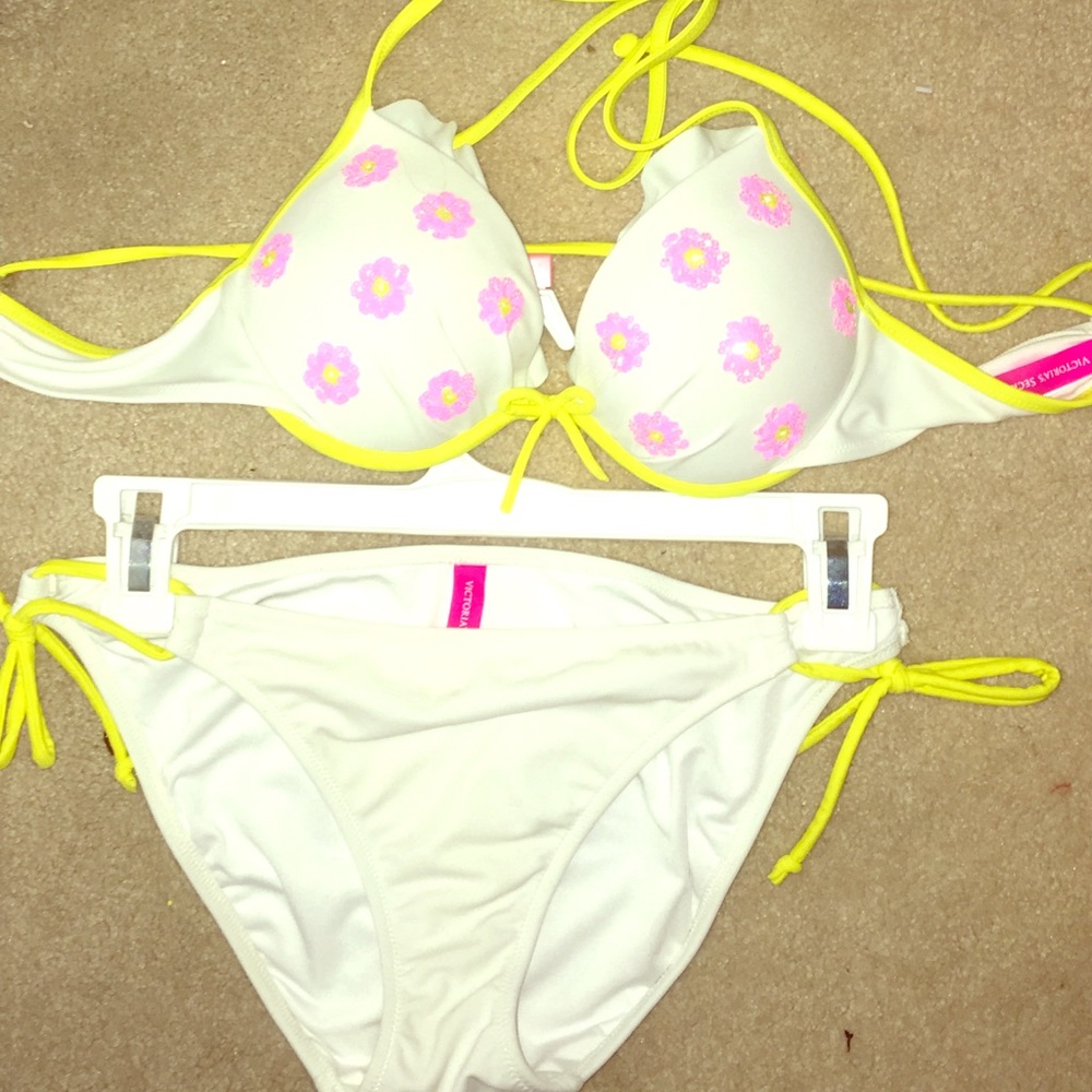 Brand new 32B/S Victoria's Secret bathing suit
