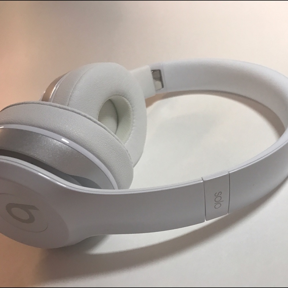 Beats Solo 2 Wireless HEADPHONES