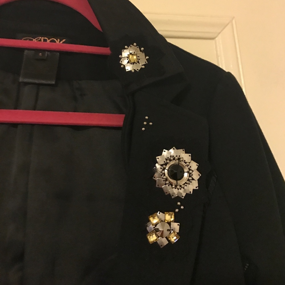Larok - Picture 4 of 4