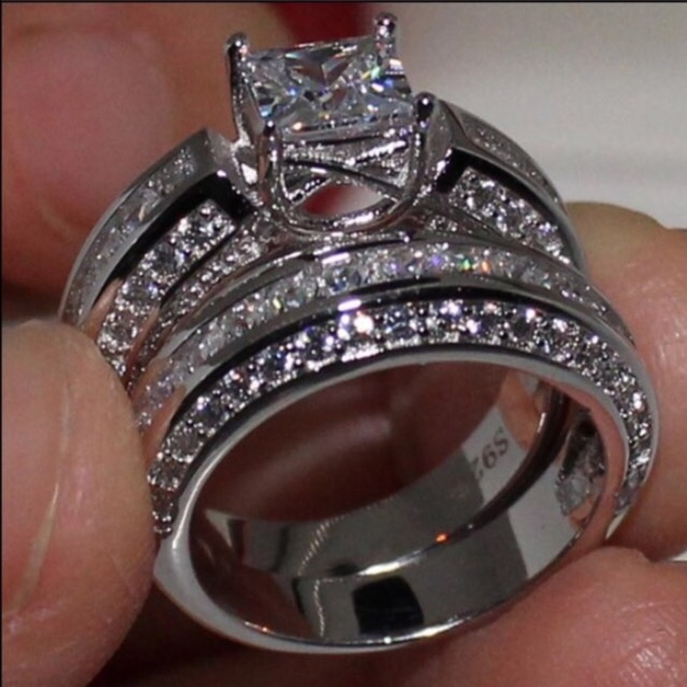 Engagement set