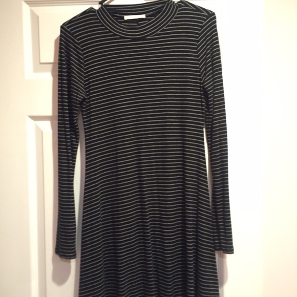 Striped flowy dress - Picture 1 of 2