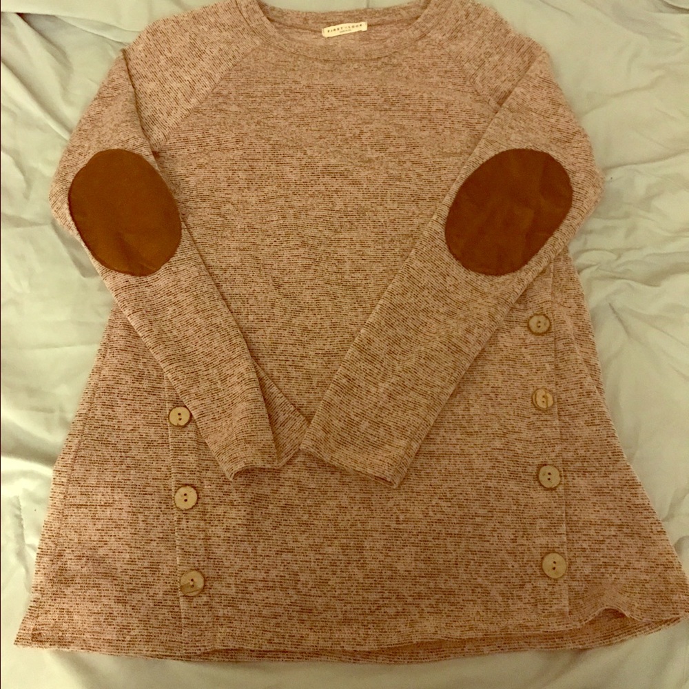 Super cute sweater top!