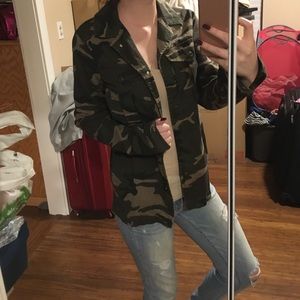 CAMO ARMY JACKET / SIZE SMALL / BRAND NEW