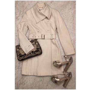Guess ivory peacoat, origami collar, gold hardware