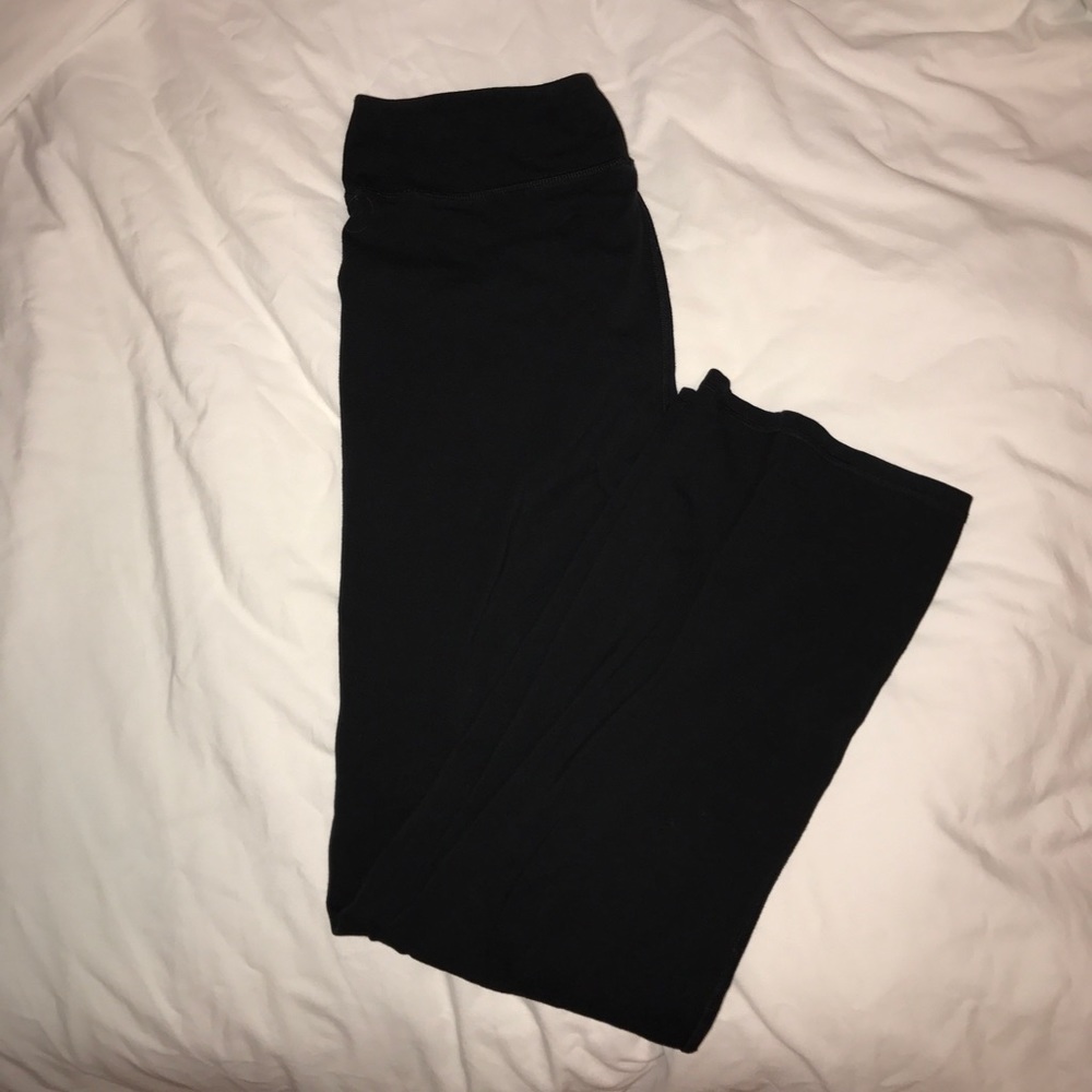 Black yoga pants