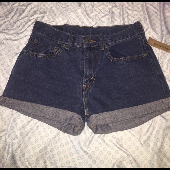 Highwaisted Levi denim shorts - Picture 1 of 3