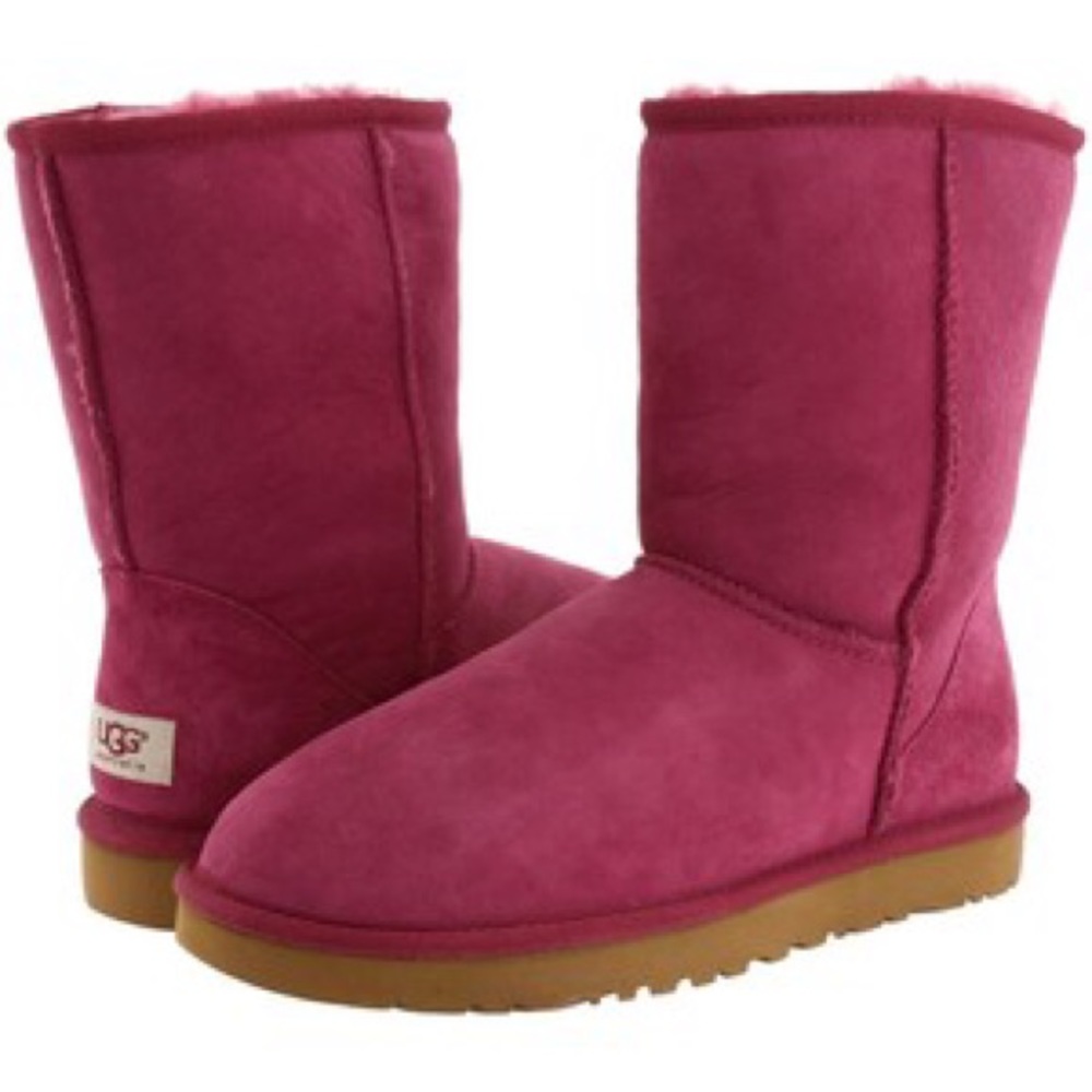 UGG classics. Mint condition. Size 7 with box