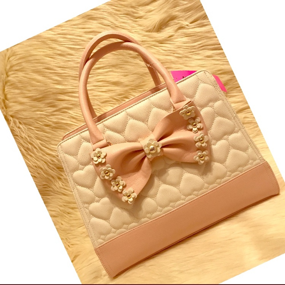 ‼️SOLD ‼️Betsey Johnson / Satchel Flirty Floral