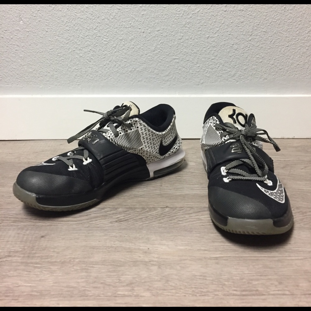 KD 7 BHM - Size 7Y Nike Basketball
